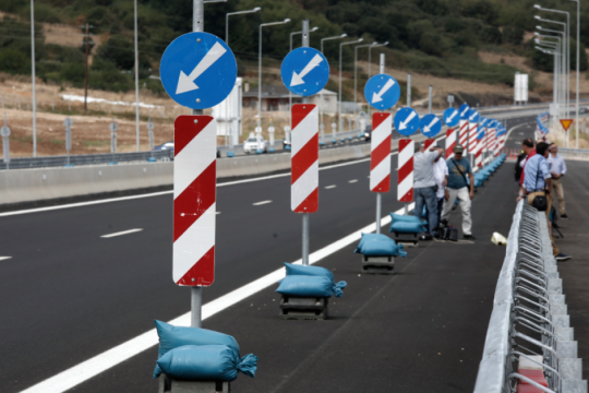 Κατολίσθηση στην Ιόνια Οδό, διακοπή κυκλοφορίας